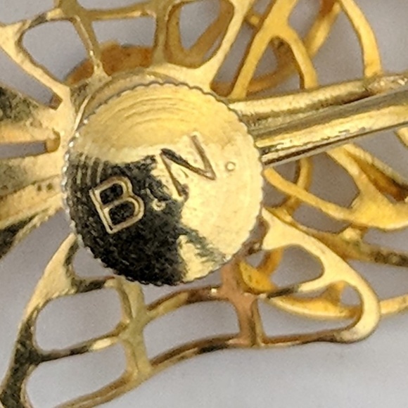 Vintage 1940s Screw Back Earrings Bugbee and Niles - Picture 3 of 5